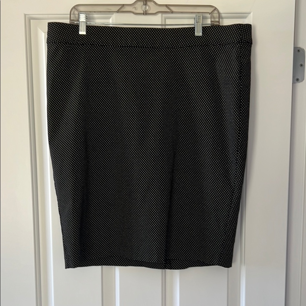 Investments Black and White Textured Pencil Skirt